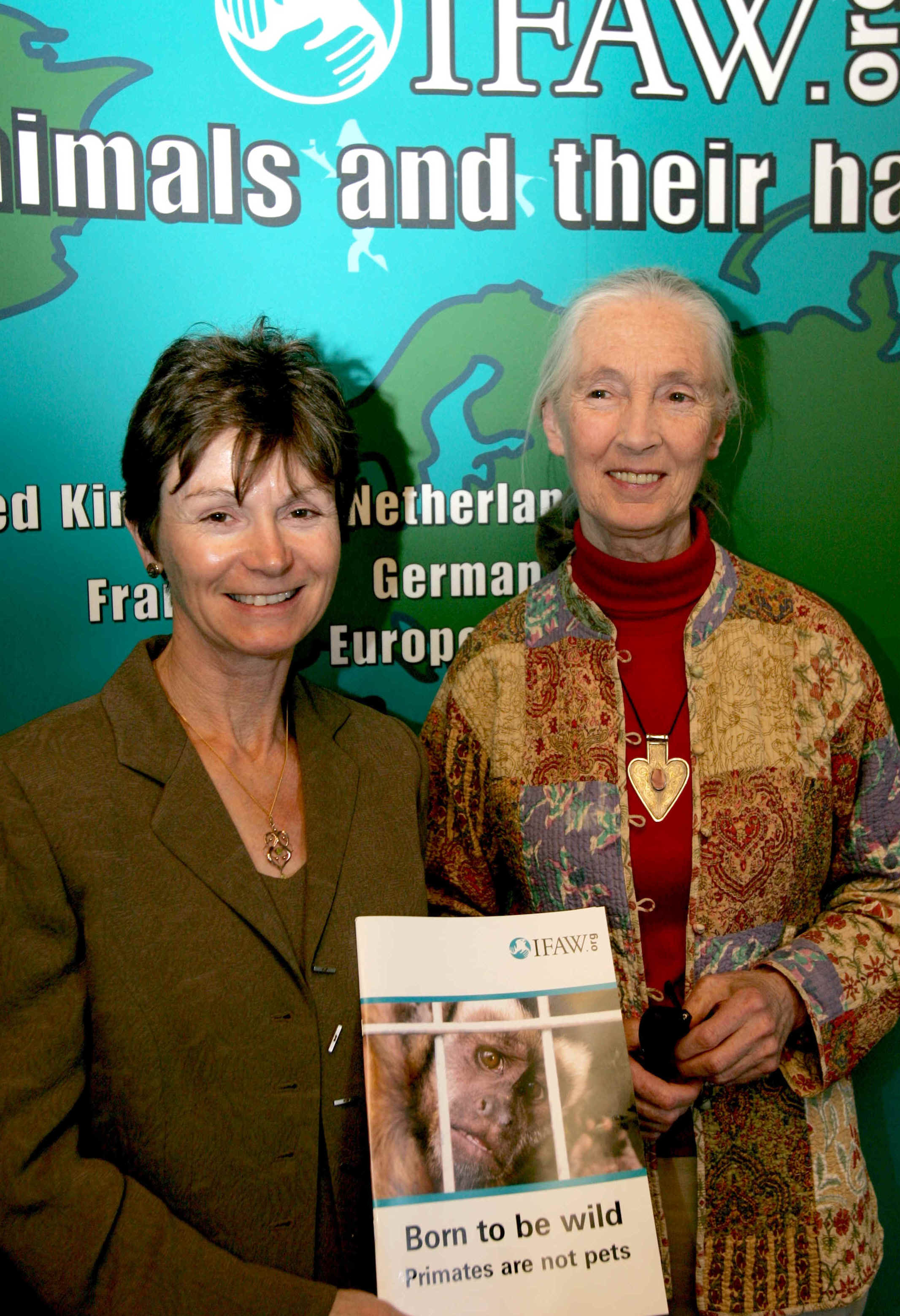lynne.IFAW.jane goodall.JPG (1746438 bytes)