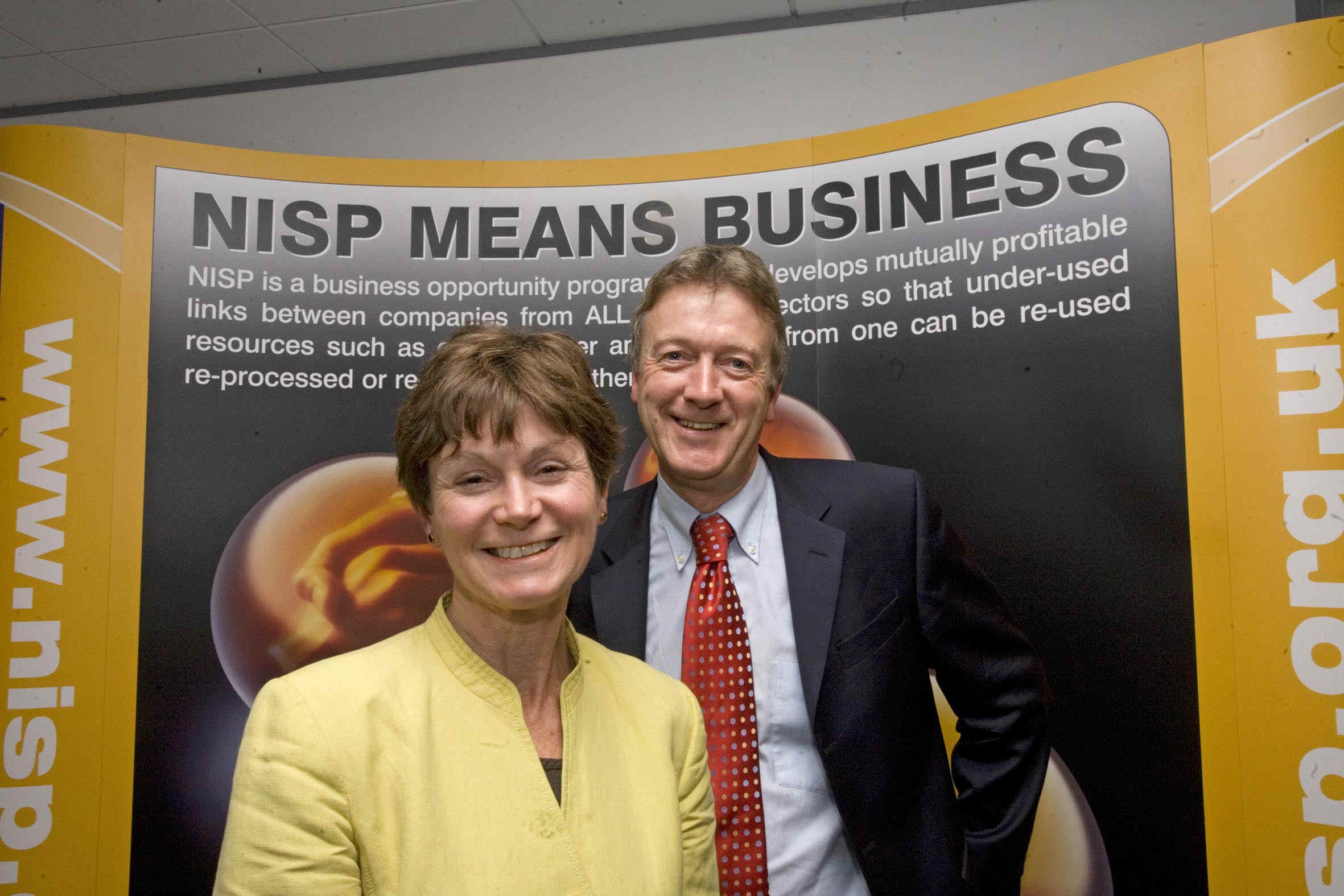 NISP.LynneJones and PeterLaybourn 28.09.07.jpg (335669 bytes)